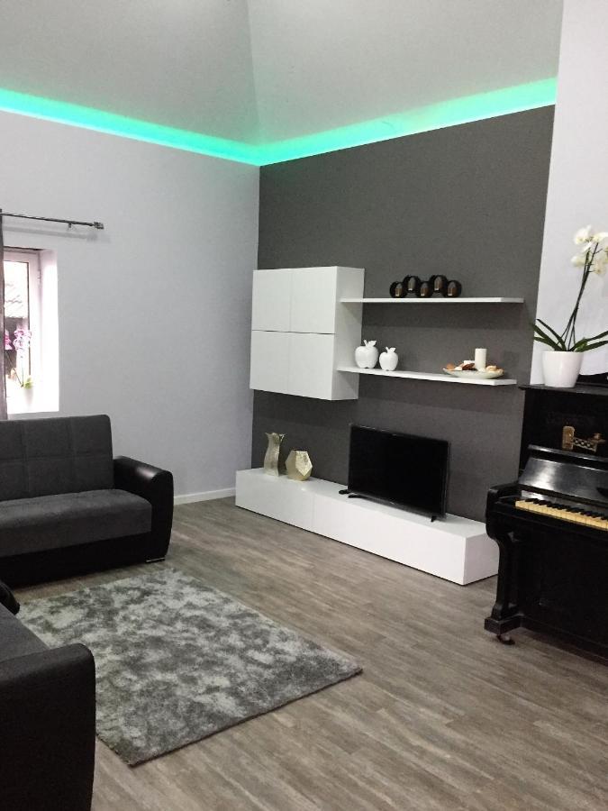 Cottage Quinze, Contemporary Designed Cottage With Swimming Pool ปอนตา เดลกาดา ภายนอก รูปภาพ