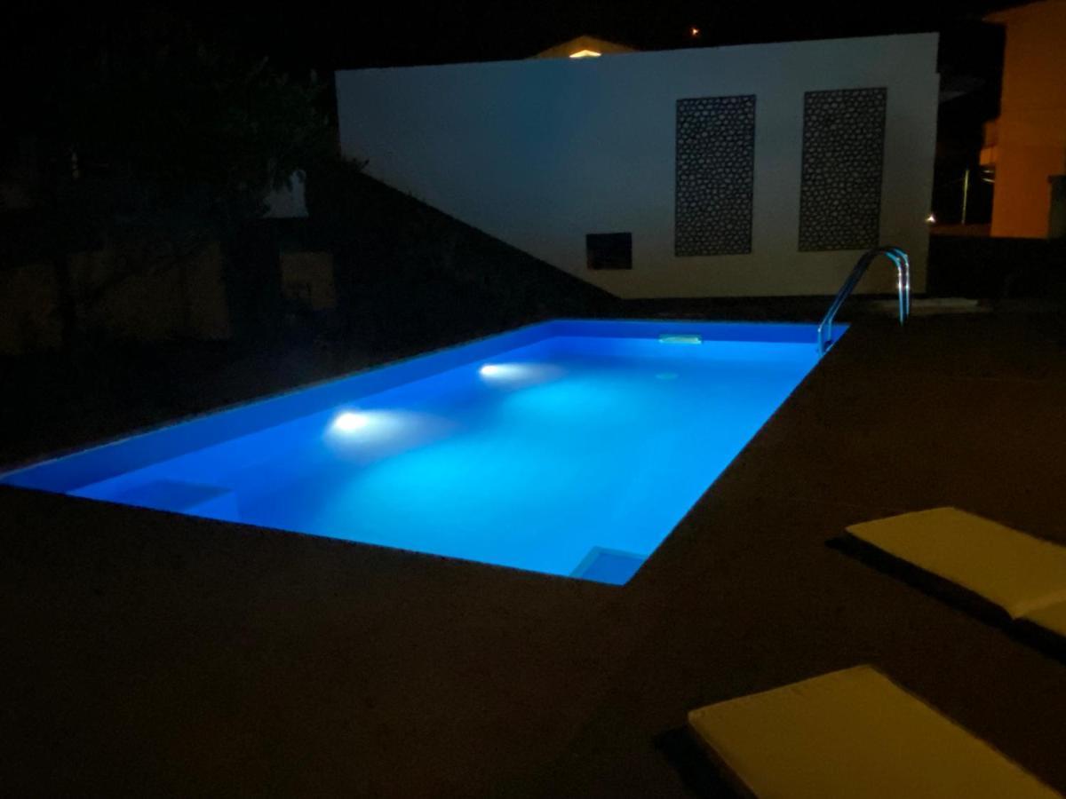 Cottage Quinze, Contemporary Designed Cottage With Swimming Pool ปอนตา เดลกาดา ภายนอก รูปภาพ